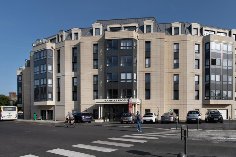 Exterior & Views
