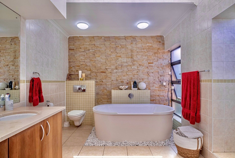 Bathroom 3, Sawubona Guesthouse, Nelson Mandela Bay