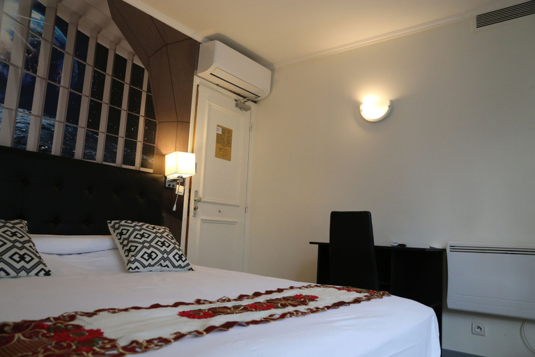 Bedroom 4, Hôtel Princesse Isabelle, Hauts-de-Seine