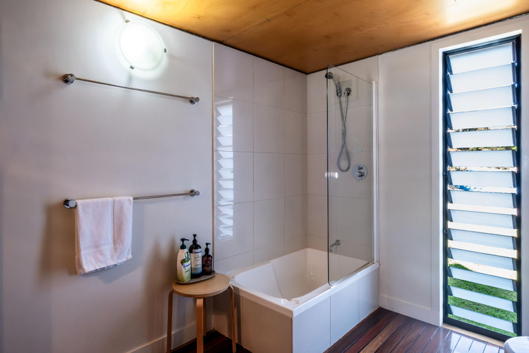 Bathroom 5, Footprints 1, Glamorgan-Spring Bay
