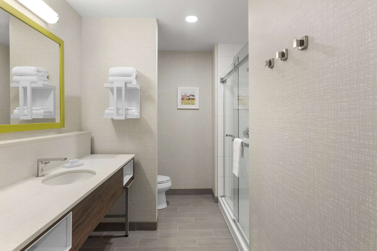 Bathroom 4, Hampton Inn By Hilton Cornwall, Stormont, Dundas and Glengarry