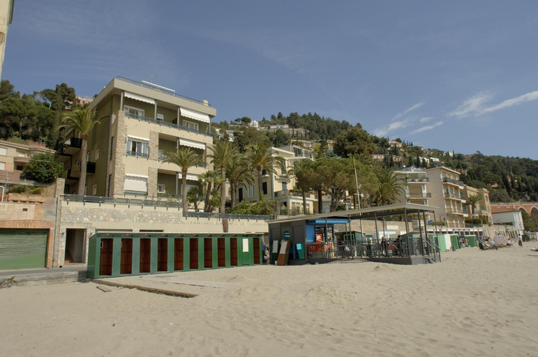 Exterior 11