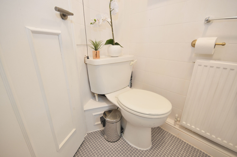Bathroom 3, Beautiful Garden Flat near Chelsea, London