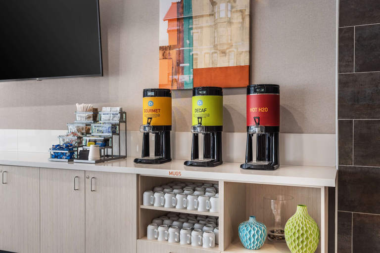 Food & Drinks 4, Home2 Suites By Hilton Cedar Rapids Westdale, Linn