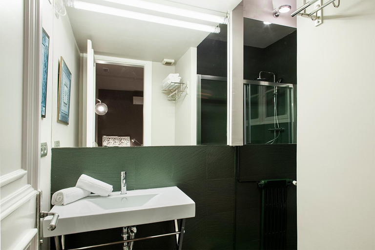 Bathroom 3, BacHome Gallery B&B, Barcelona