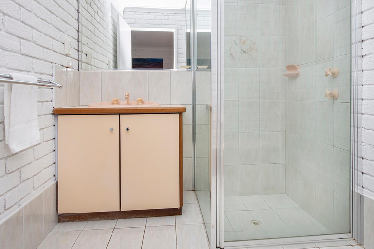 Bathroom 3, Sea Gypsy, Busselton
