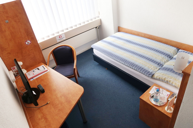 Bedroom 3, Budget Motel Self Check-In, Dielsdorf