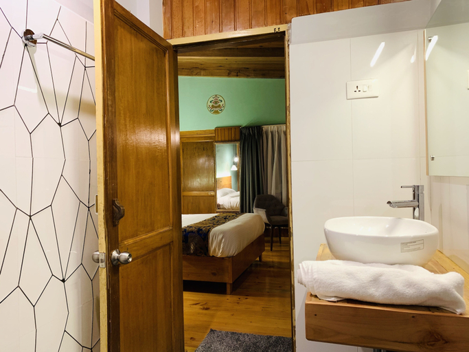 Bathroom 3, Dzi Pema, Wangchang