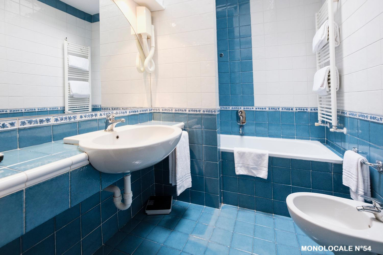 Bathroom 5, Residence Sacchi Aparthotel, Torino