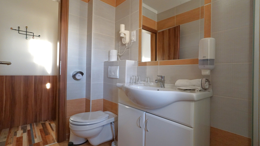 Bathroom 5, Balaton Colors Beach Hotel, Siófok