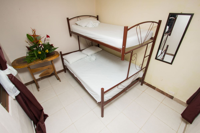 Others 5, Hostel Manuel Antonio, Aguirre