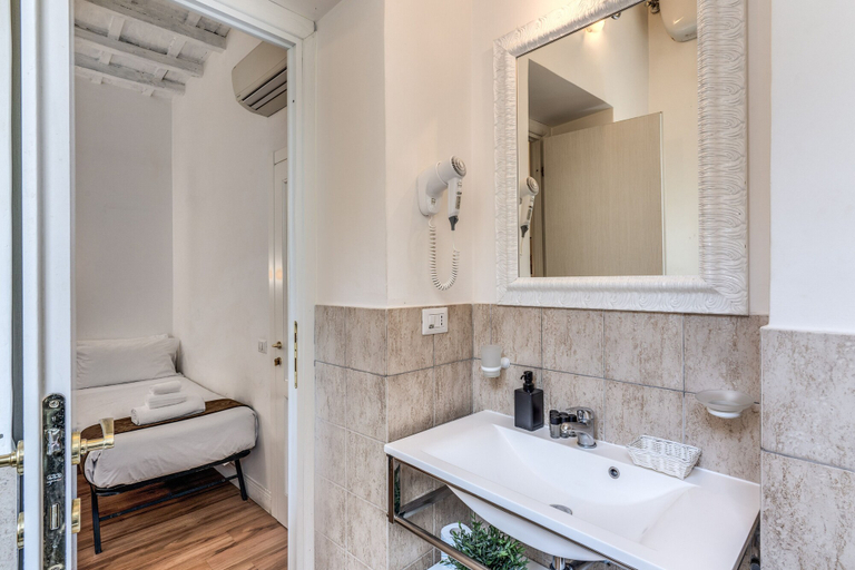 Bathroom 5, Magenta Collection Cancello, Rome