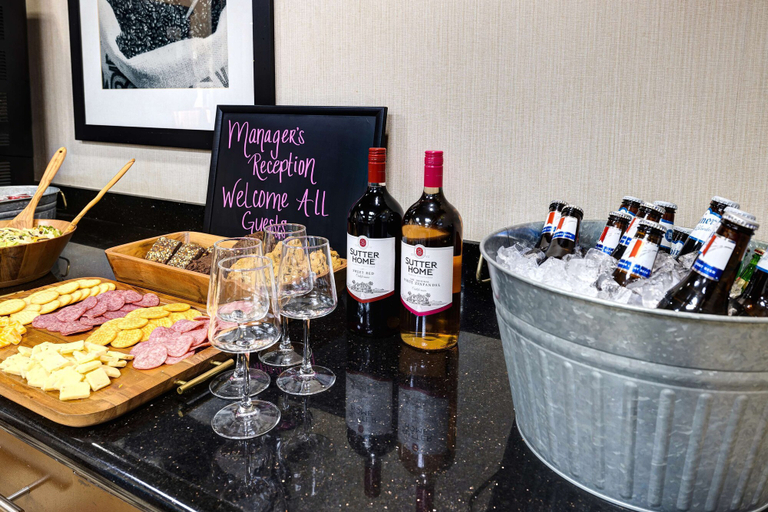 Food & Drinks 5, Hampton Inn Victoria, Victoria