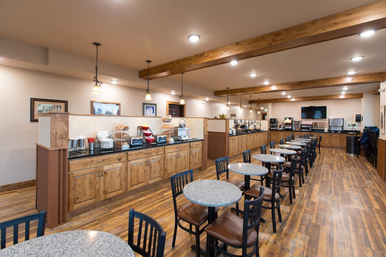 Food & Drinks 5, Crosswinds Inn, Gallatin