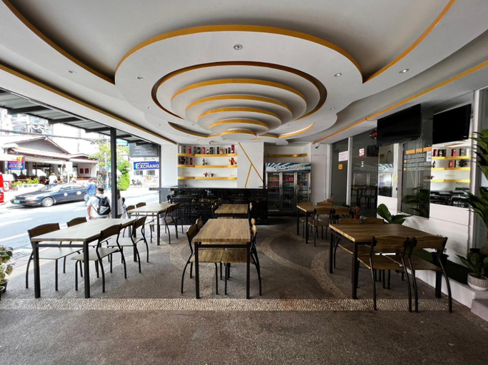 Food & Drinks 5, Royal Vista, Phuket Island