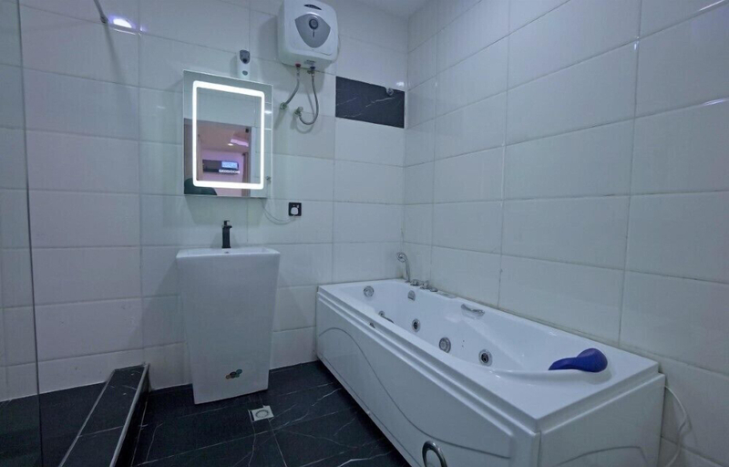 Bathroom 3, House 12 studios suites, AbujaMun