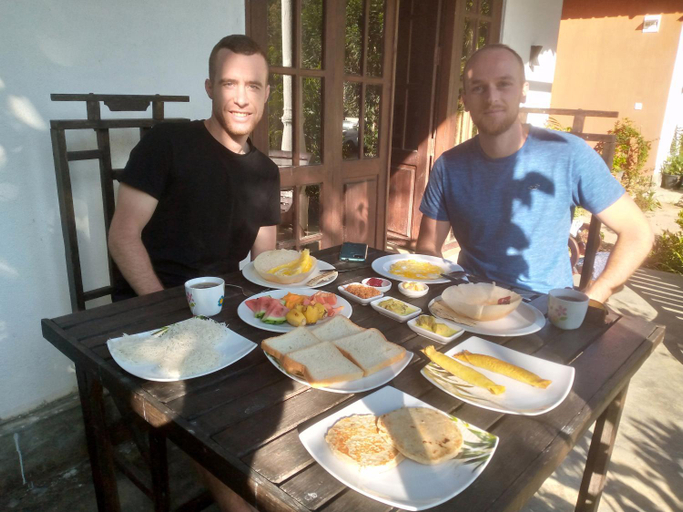 Food & Drinks, Avenra Cottage, Ella