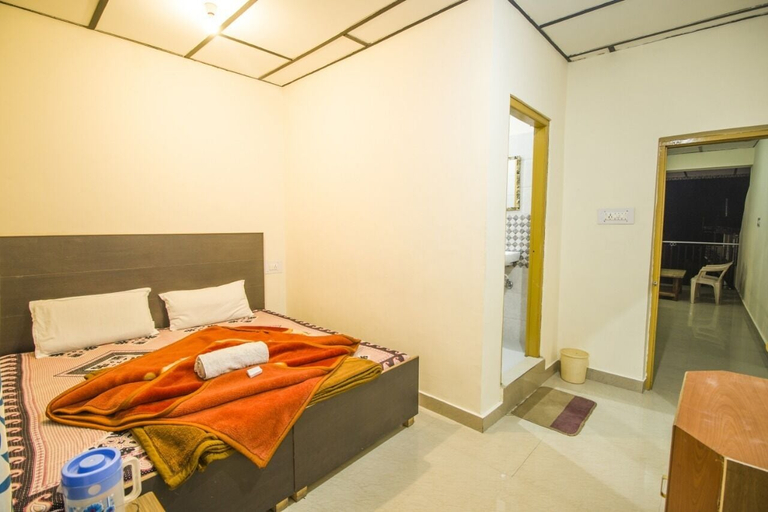 Bedroom 1, Hotel Sky pie, Kangra