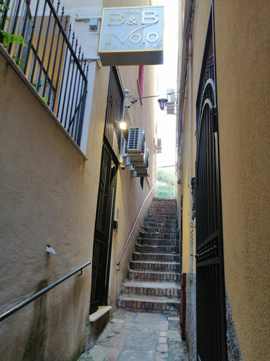 Others 4, B&B Il Volo, Messina