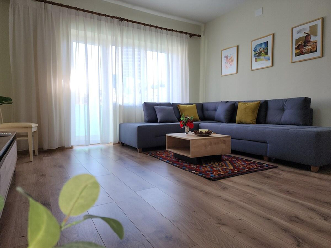 Others 4, Ben's Apartment-City Center, Tiranës