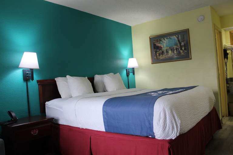 Bedroom 3, Days Inn by Wyndham Marianna, Jackson