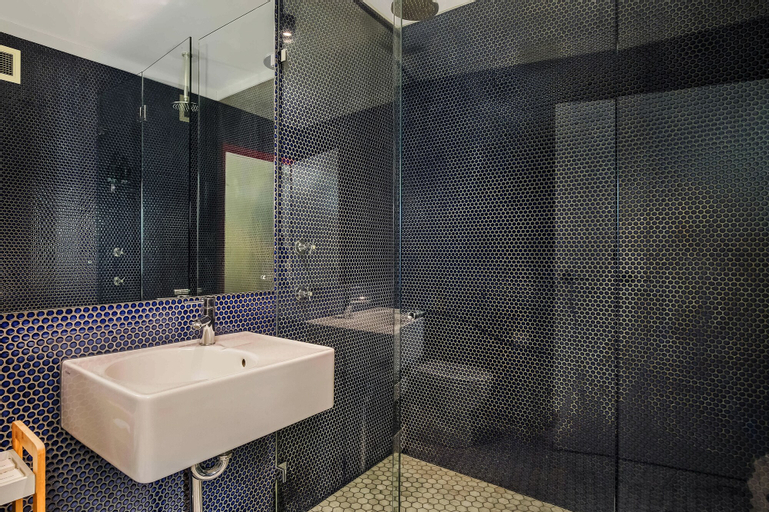 Bathroom 11
