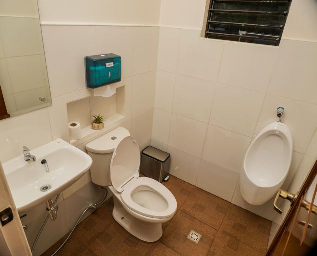Bathroom 2, Amigos Dauin Hostel, Dauin