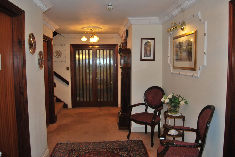 Others 5, Cotswold House, Oxfordshire
