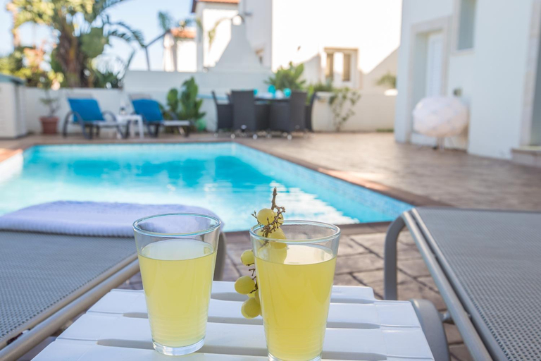 Food & Drinks, Seaspray Villa