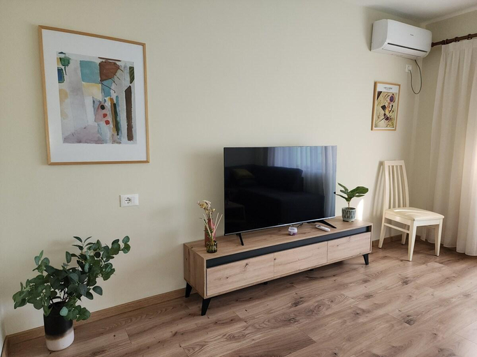 Others 4, Ben's Apartment-City Center, Tiranës