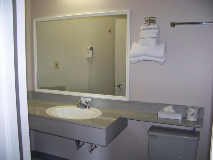 Bathroom 3, Ocean View Hotel, Division No. 9
