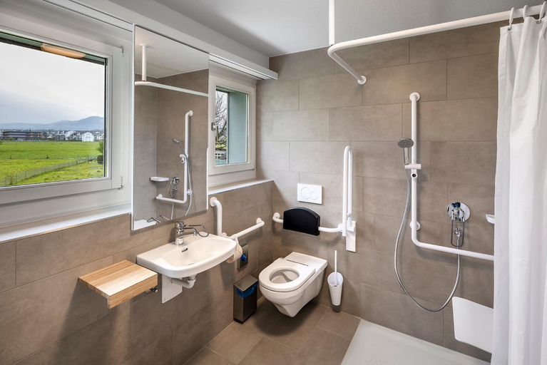 Bathroom, Rapperswil Jona Youth Hostel, See-Gaster