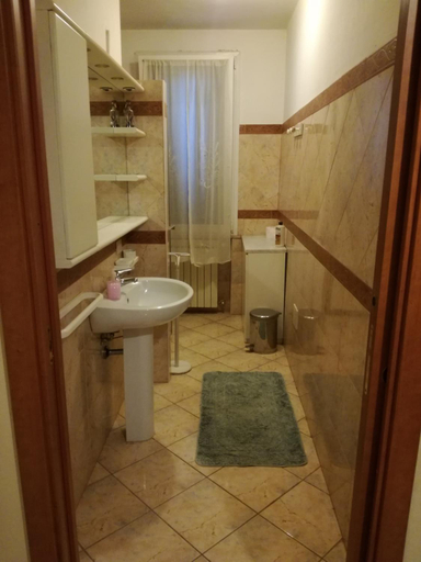 Bathroom 1, Ca' Le Rose, Mantua