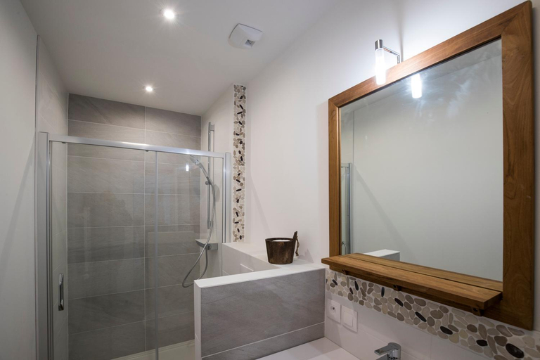 Bathroom 5, Brevocean, Loire-Atlantique