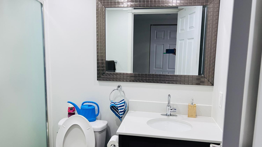 Bathroom 2, The Home Sweet Home, Division No. 11