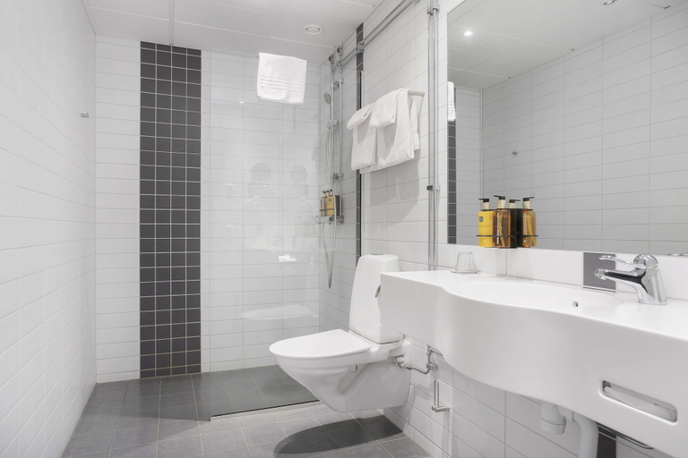 Bathroom 4, Best Western Hotel River C, Karlstad
