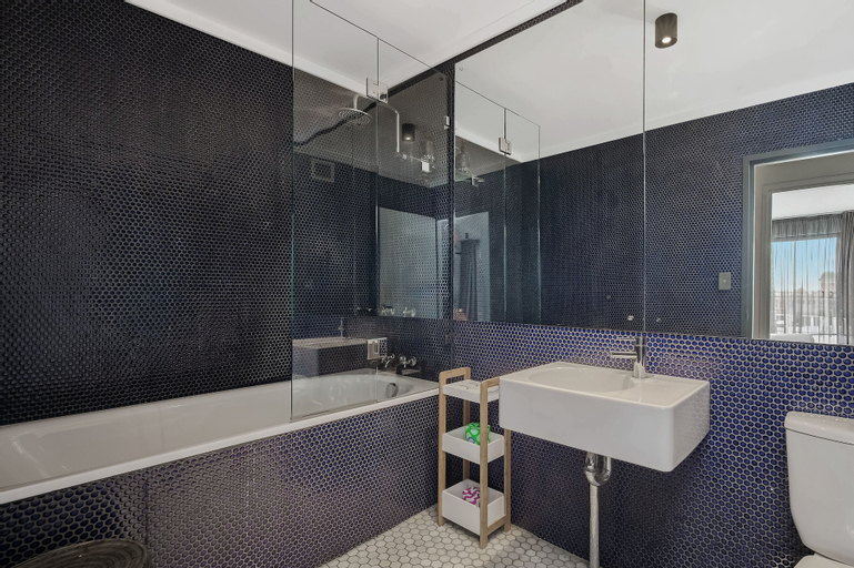 Bathroom 10