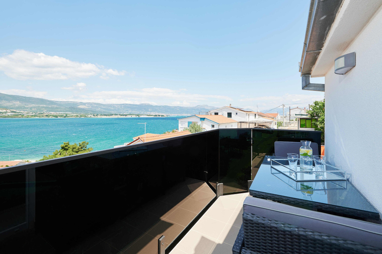 Others 5, Apartmani Knezovic, Trogir