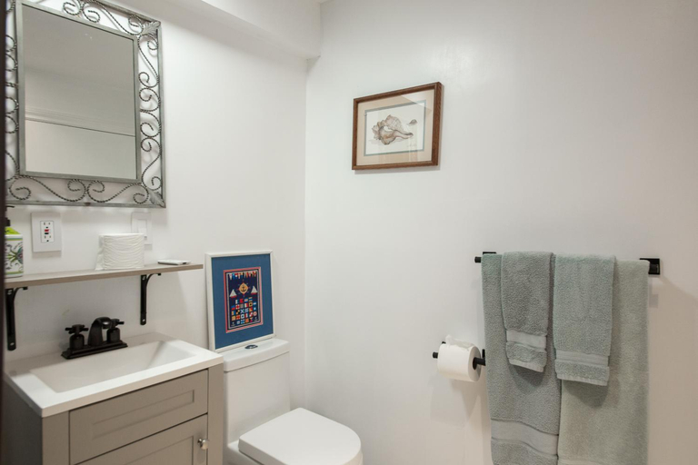 Bathroom 4, Ocean Beach Guesthouse, Los Angeles