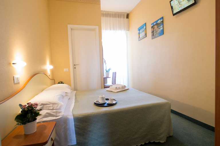 Bedroom 3, Crosal, Rimini