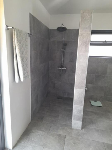 Others 5, Jags villa