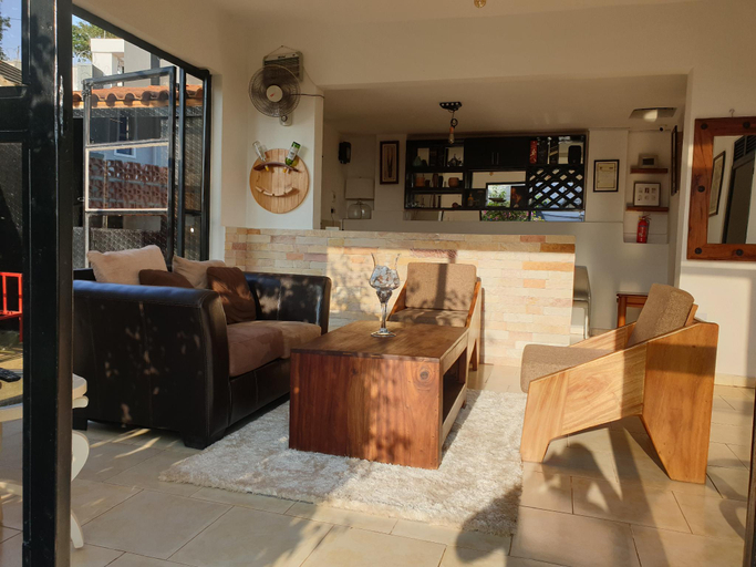 Public Area 2, Rosa Negra Kampala, Jinja