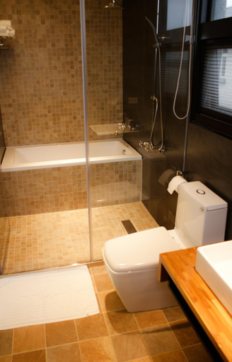 Bathroom 5, Sunny Stream B & B, Yilan