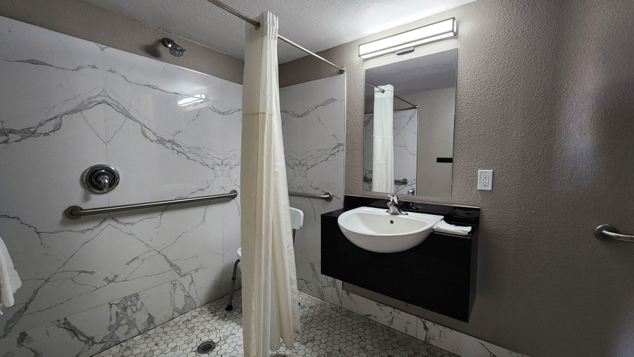 Bathroom 4, Motel 6 Houston, Tx-Medical Center/Reliant Park, Houston