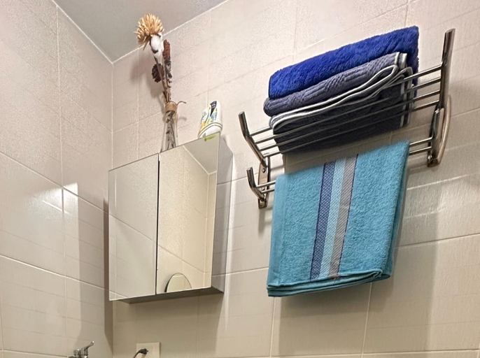 Bathroom 5, Condo with Balcony at Makati SM Jazz, Makati City