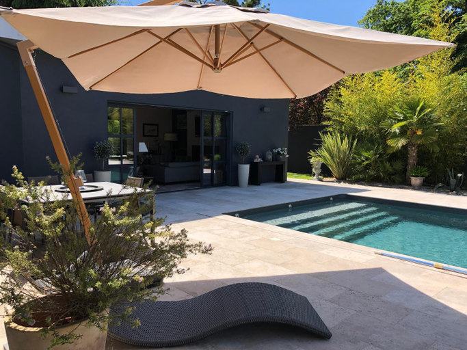 Others 5, Patio 127, Gironde