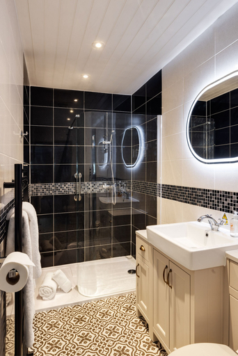 Bathroom 3, Stone Villa, Cheshire West and Chester