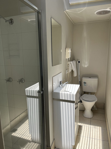 Bathroom 4, Shelly Beach Holiday Park, Wyong - South and West