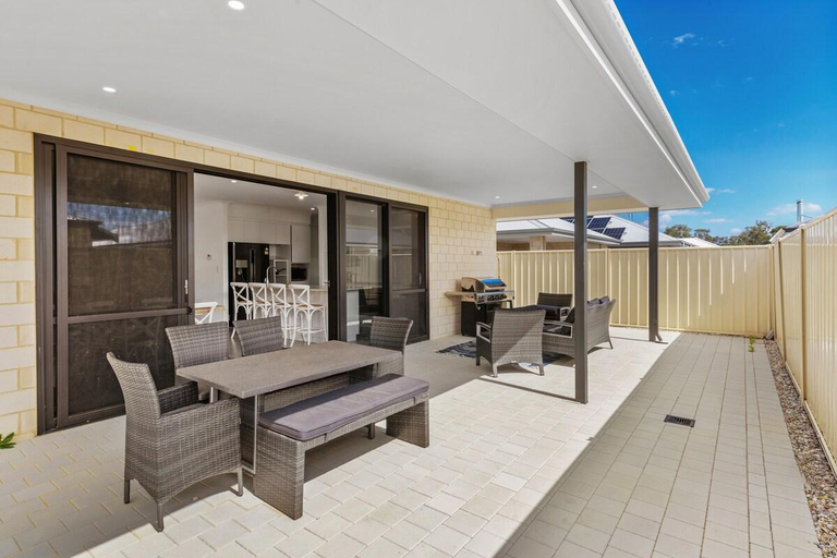 Others 5, Meadows, Busselton