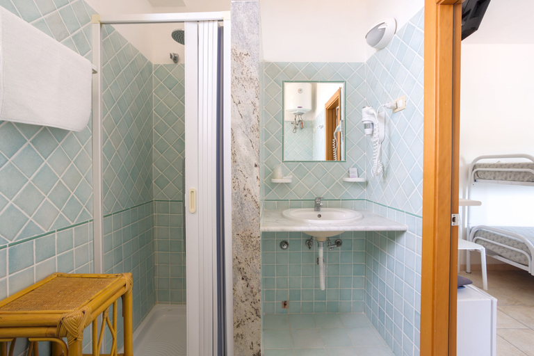 Bathroom 4, Hotel Bolivar, Salerno